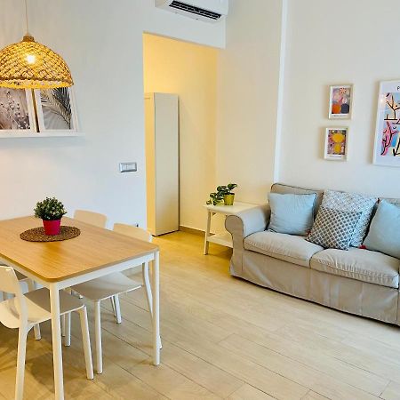 Modern City Apartment Modena Esterno foto