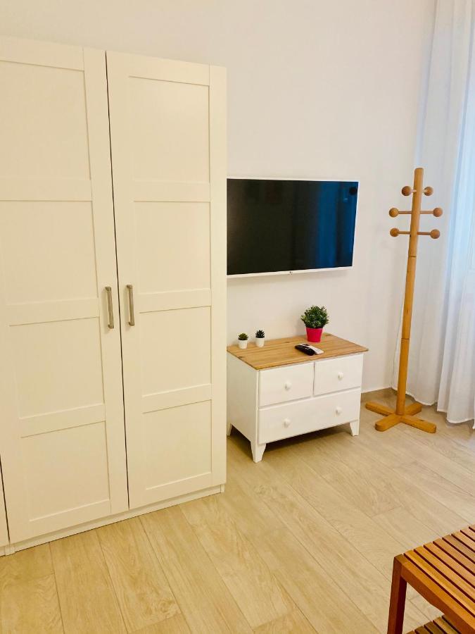 Modern City Apartment Modena Esterno foto