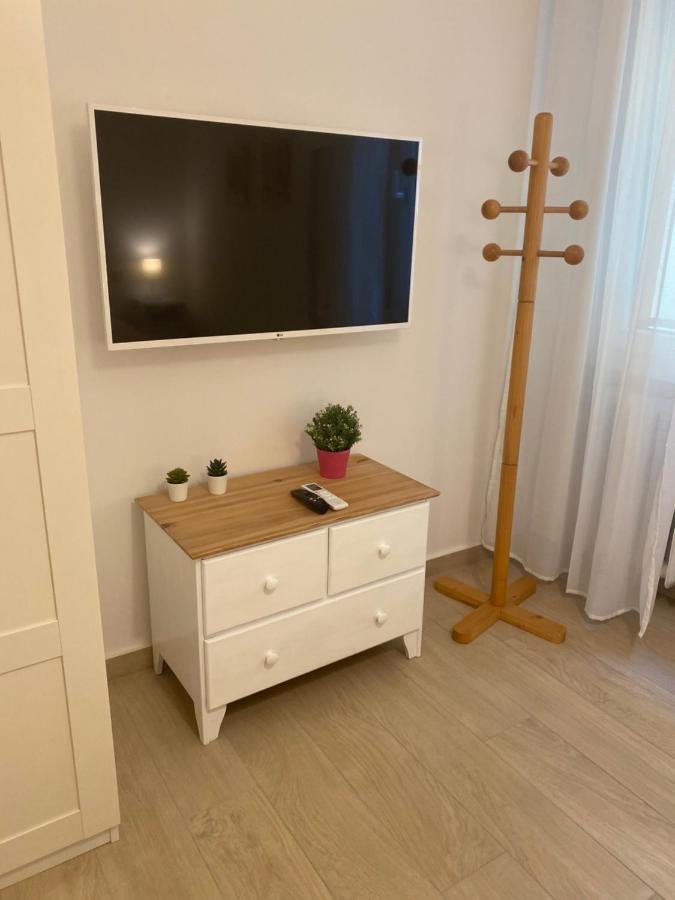 Modern City Apartment Modena Esterno foto