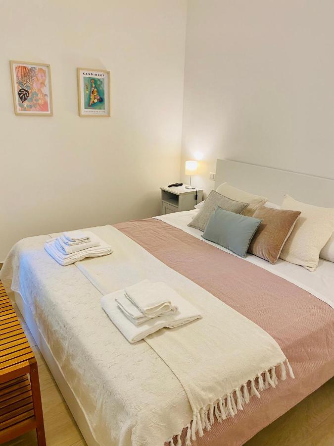 Modern City Apartment Modena Esterno foto